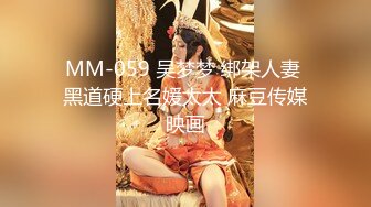 靓丽美女躺男人怀里屁眼被肛塞插入兴奋阴道湿漉漉大鸡吧抽插