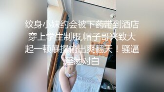 光头丰满少妇挑战俩帅哥一起玩3P不仅操骚穴还干男的屁眼这都乱啪啪啊